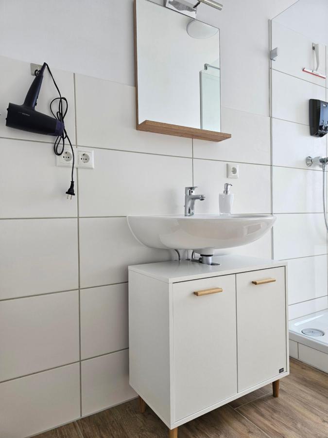 Schoene Grosse Ferienwohnung 79M2 Und 2 Baeder, Zentrumnah, 2Og 에르푸르트 외부 사진