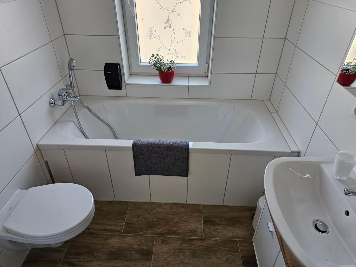 Schoene Grosse Ferienwohnung 79M2 Und 2 Baeder, Zentrumnah, 2Og 에르푸르트 외부 사진