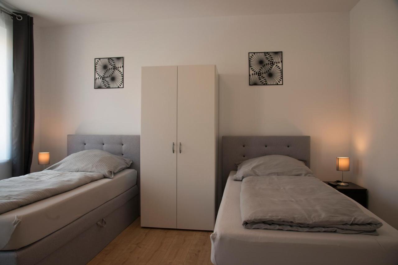 Schoene Grosse Ferienwohnung 79M2 Und 2 Baeder, Zentrumnah, 2Og 에르푸르트 외부 사진